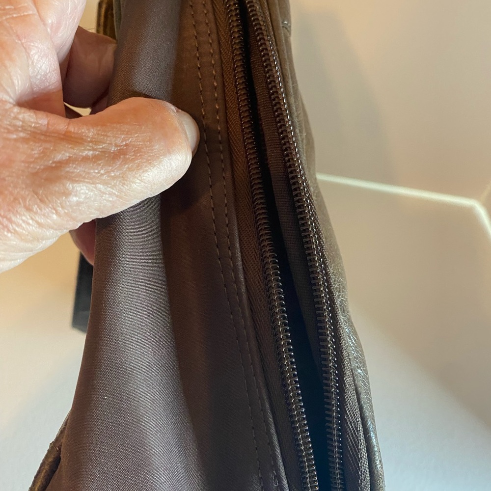GUN TOTE’N MAMA PURSE LIKE NEW - Picture 5 of 8